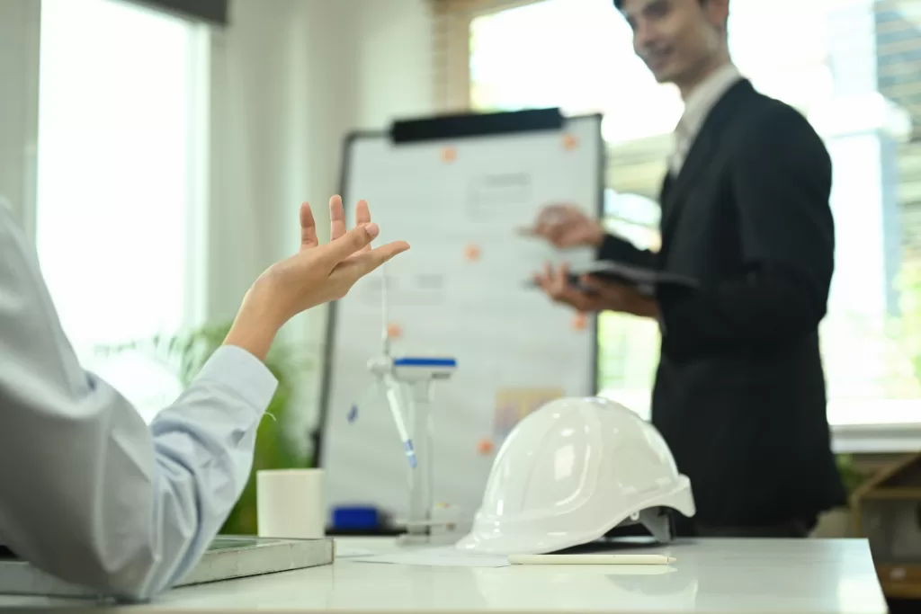 sustentabilidade corporativa pessoas discutindo sobre ações