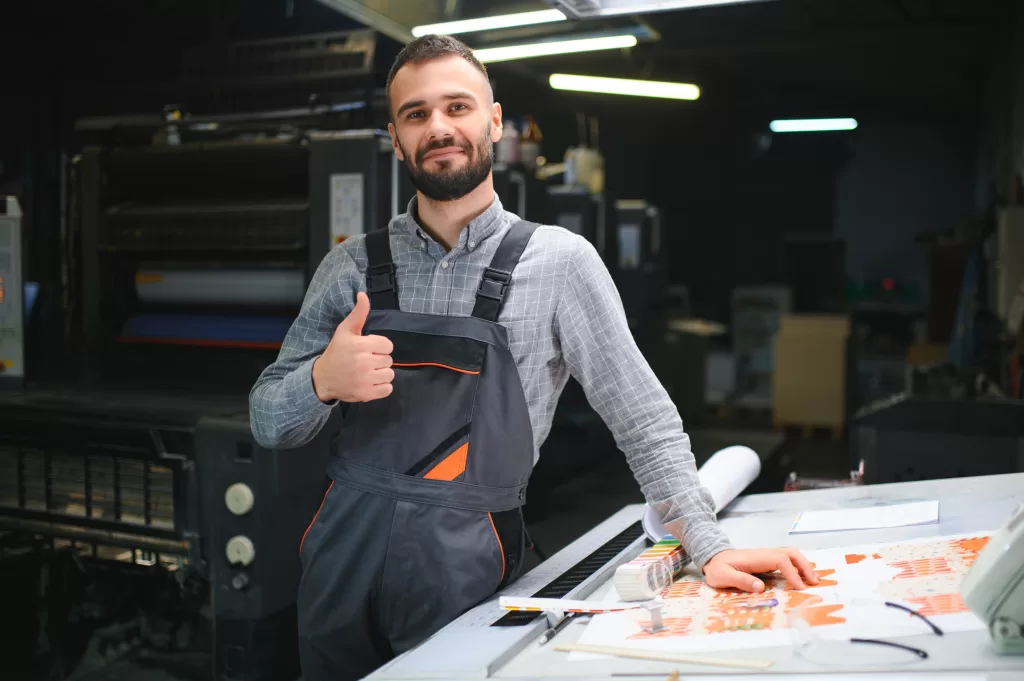 tipos de serigrafia homem sala impressão