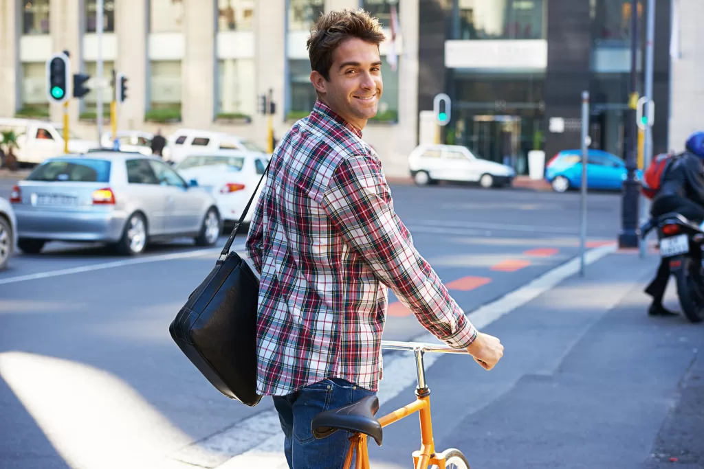 carbono neutro homem de bicicleta