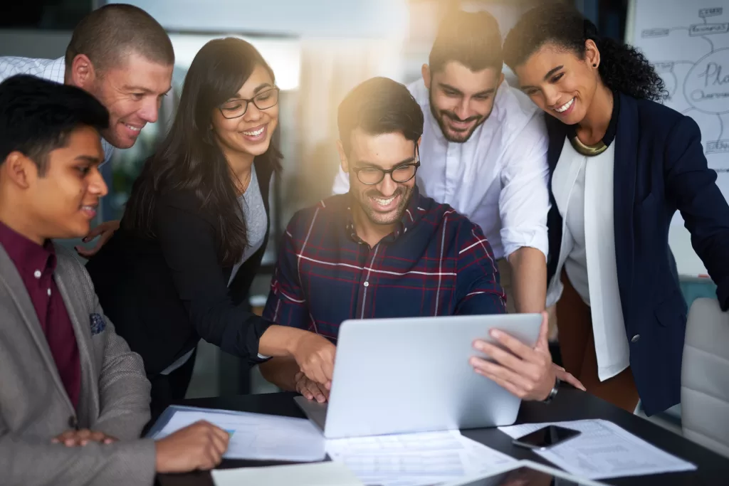 GED colegas de trabalho sorrindo