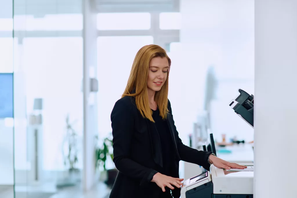 scanner automatico mulher impressora