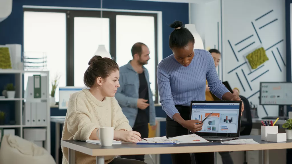 digital workplace pessoas trabalhando