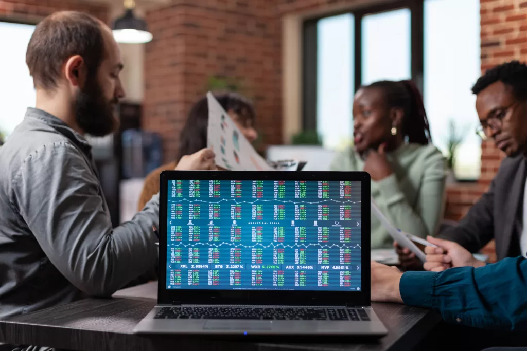 sanitização de dados equipe trabalhando